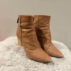 Nine West Peach Pink Textured Ankle Boots W Gold Heel